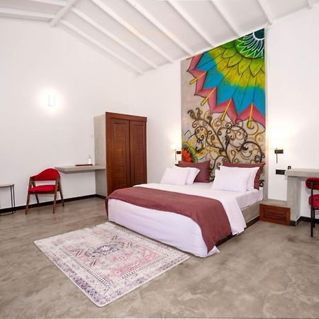 Hasthri Boutique Red Chalet In Ahangama With Pool Near Beach エクステリア 写真
