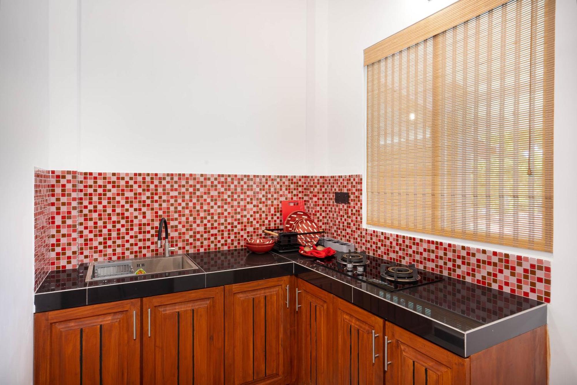 Hasthri Boutique Red Chalet In Ahangama With Pool Near Beach エクステリア 写真