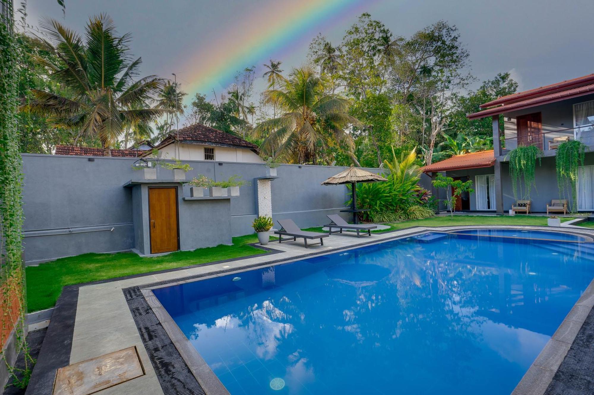Hasthri Boutique Red Chalet In Ahangama With Pool Near Beach エクステリア 写真