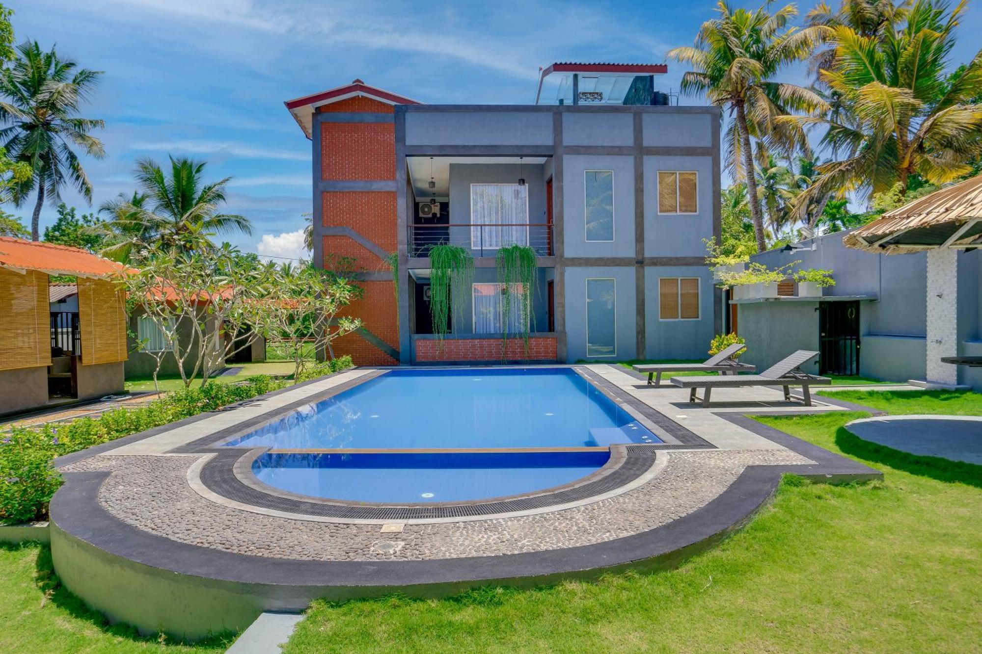 Hasthri Boutique Red Chalet In Ahangama With Pool Near Beach エクステリア 写真