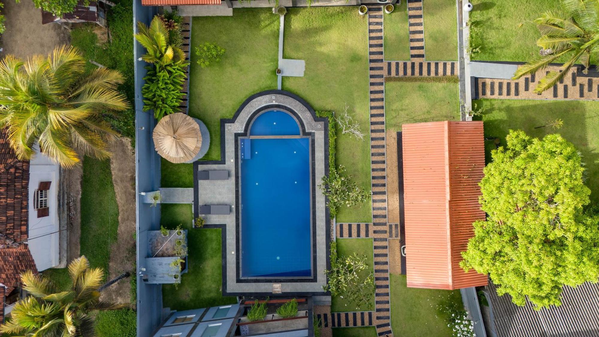 Hasthri Boutique Red Chalet In Ahangama With Pool Near Beach エクステリア 写真