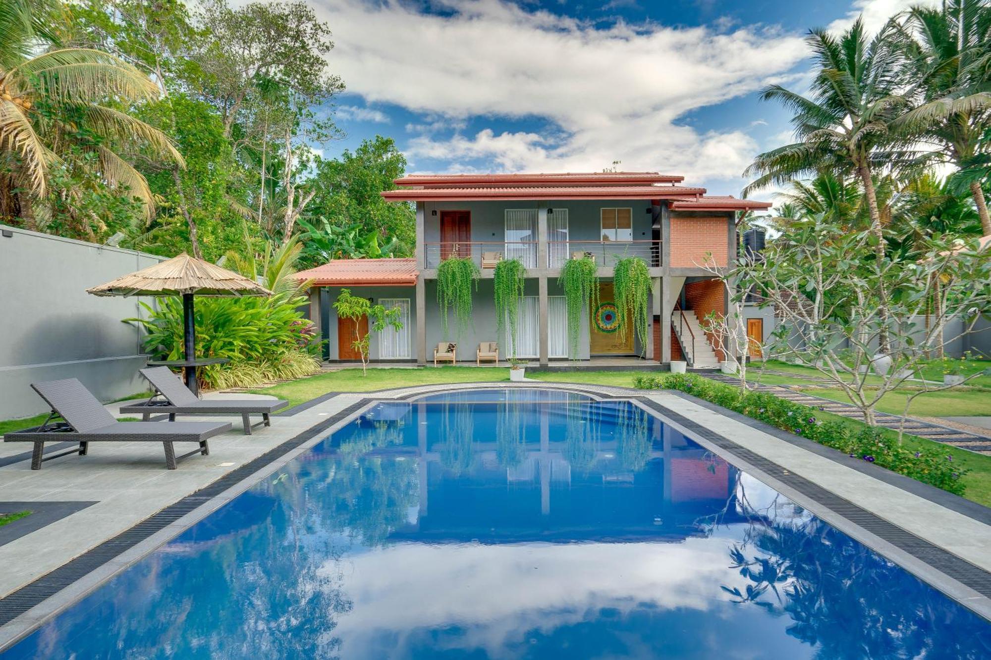 Hasthri Boutique Red Chalet In Ahangama With Pool Near Beach エクステリア 写真
