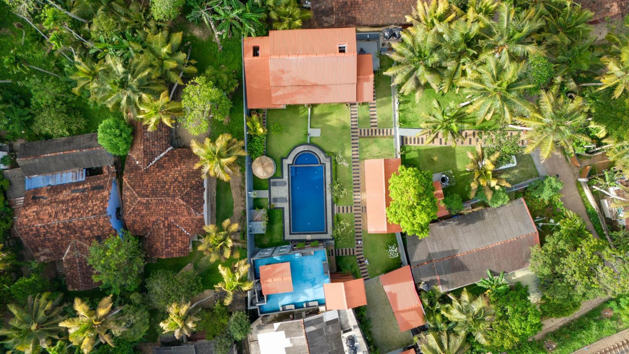 Hasthri Boutique Red Chalet In Ahangama With Pool Near Beach エクステリア 写真
