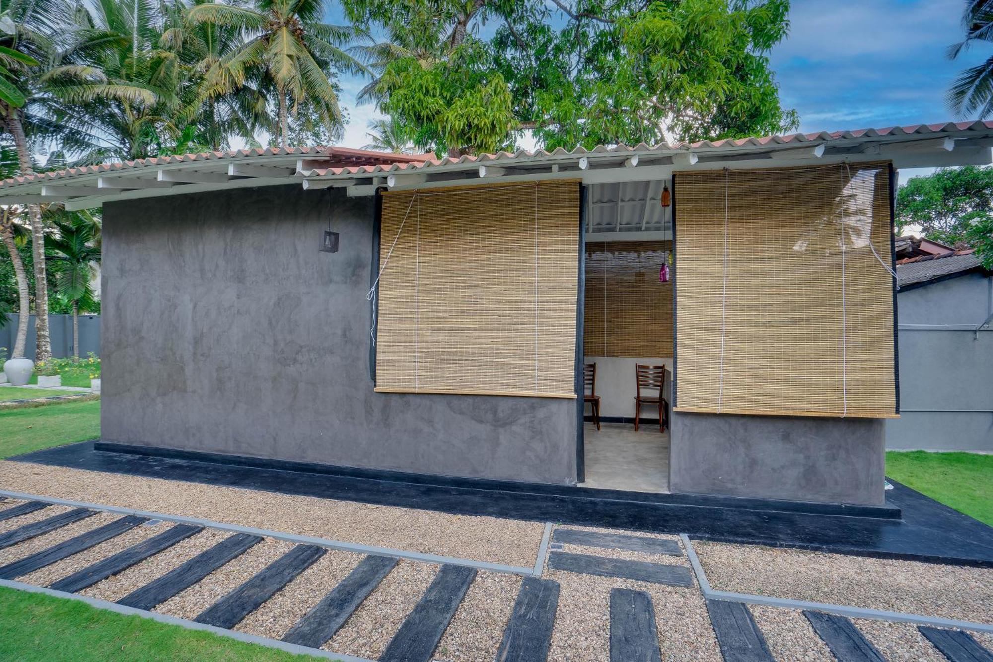 Hasthri Boutique Red Chalet In Ahangama With Pool Near Beach エクステリア 写真