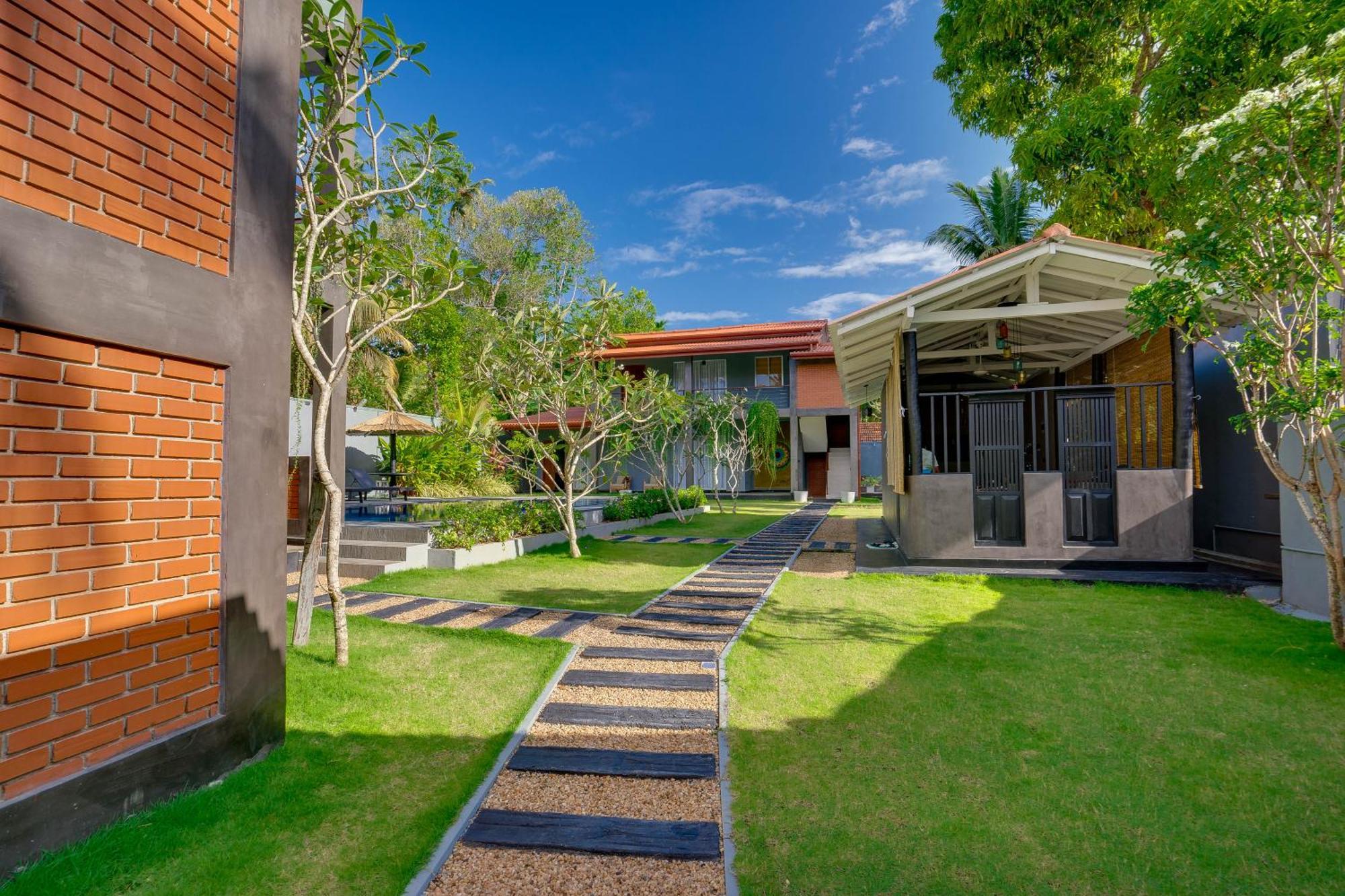 Hasthri Boutique Red Chalet In Ahangama With Pool Near Beach エクステリア 写真